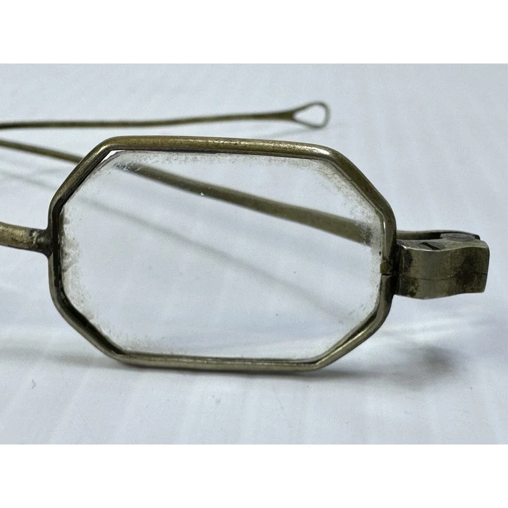 The Unbranded Brand antique early